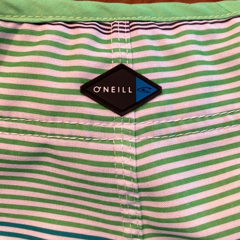 O’NEILL Mens Board Short - size 40” waist - Picture 9 of 13